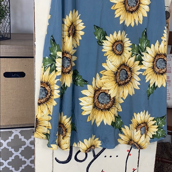 << Flowy Sunflower Summer Dress >> - Picture 3 of 7